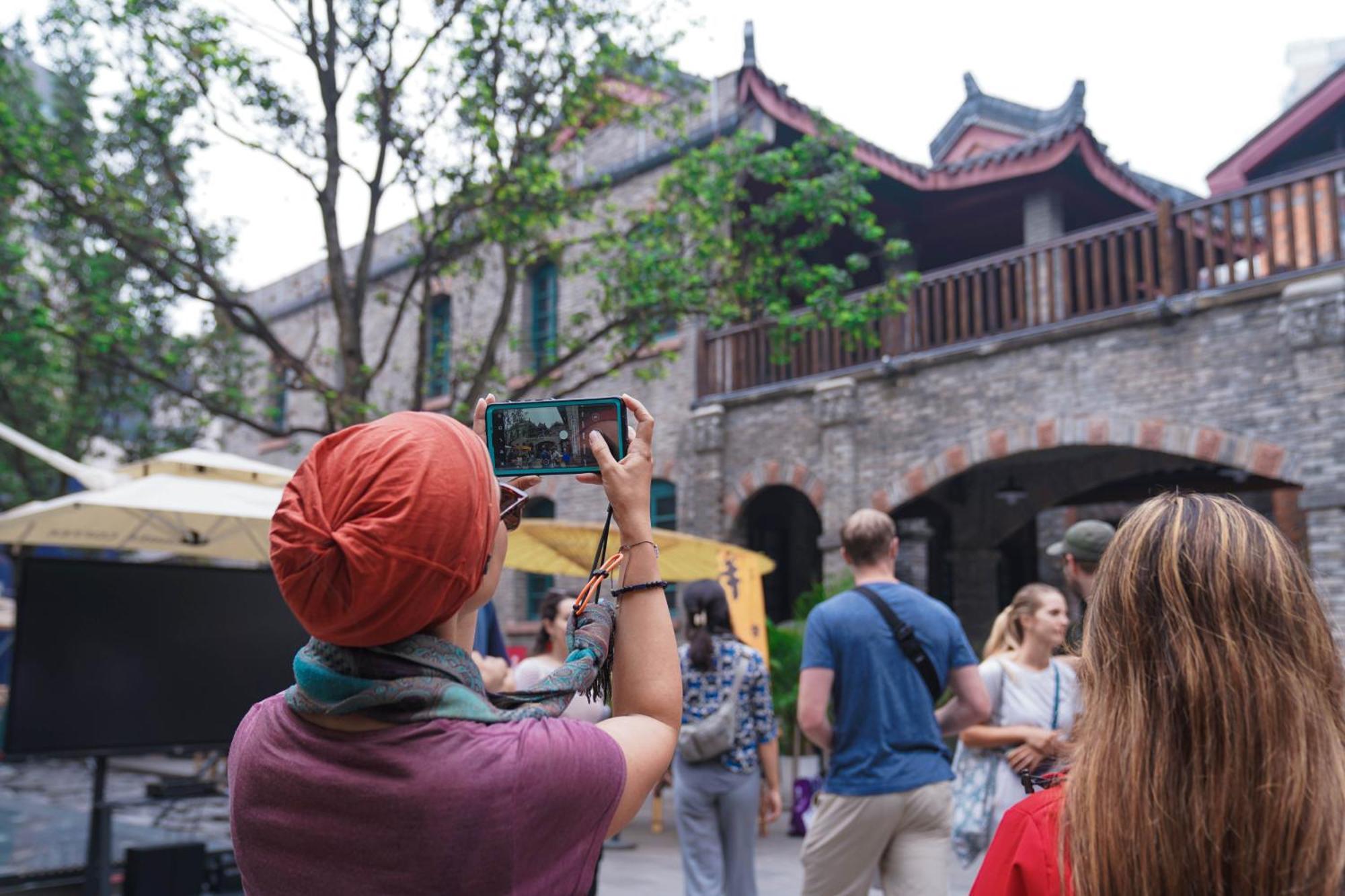 Chengdu Mix Hostel Courtyard Poshpacker Exterior foto